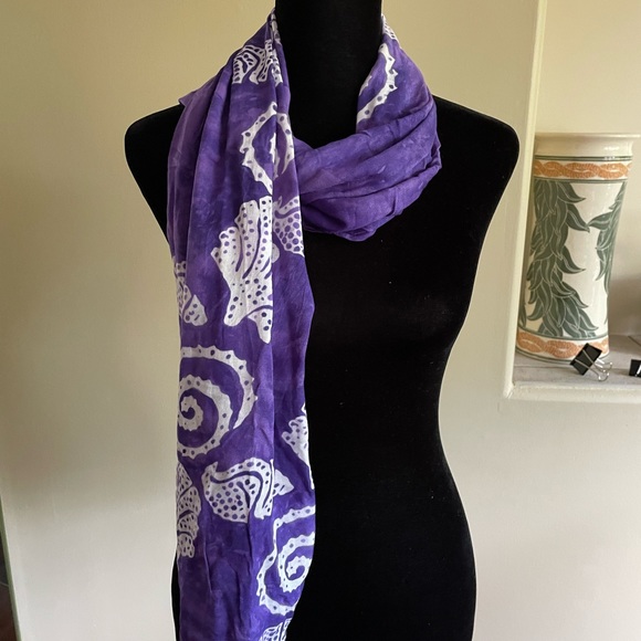 Fun tropical style pareau for beach wrap up or to wear as a casual scarf. - Picture 3 of 4